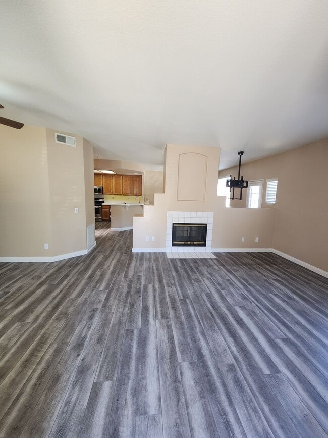 Gorgeous & Spacious 3Bd/2.5Ba, 1,679 SqFt,... - Gorgeous & Spacious 3Bd/2.5Ba, 1,679 SqFt,... House