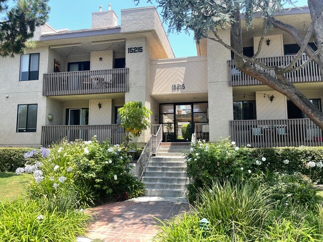 Photo - 15215 W Magnolia Blvd Unit 118