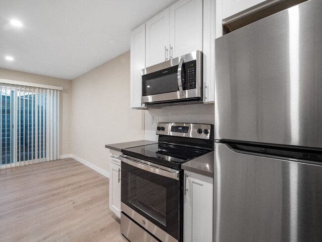 Photo - Sunset Cliffs Apartments