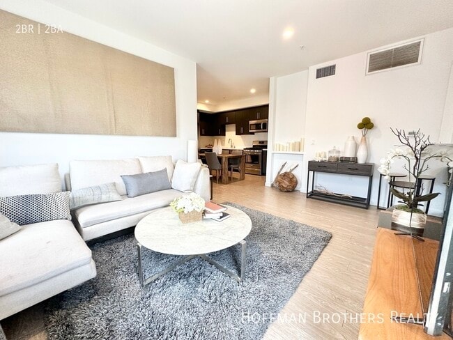 Photo - 11405 Chandler Blvd Unit 403