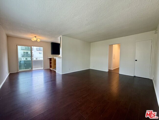 Building Photo - 6350 Willoughby Ave Unit #3 Rental