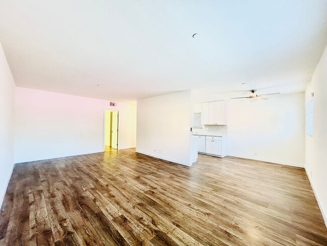Building Photo - 2504 Pacific Ave Unit 1