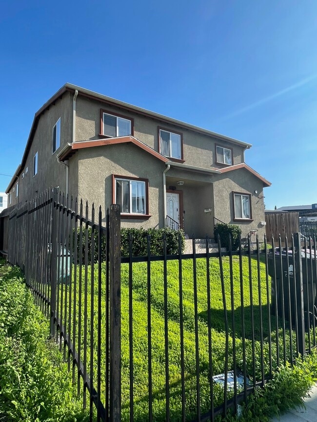 Building Photo - 3988 Denker Ave Unit Denker