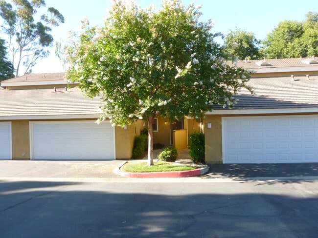 Building Photo - 8324 Vineyard Ave Unit A