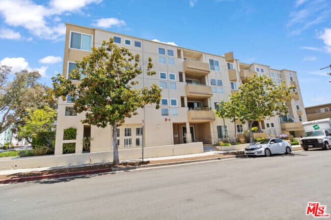 Building Photo - 10790 Rose Ave Rental
