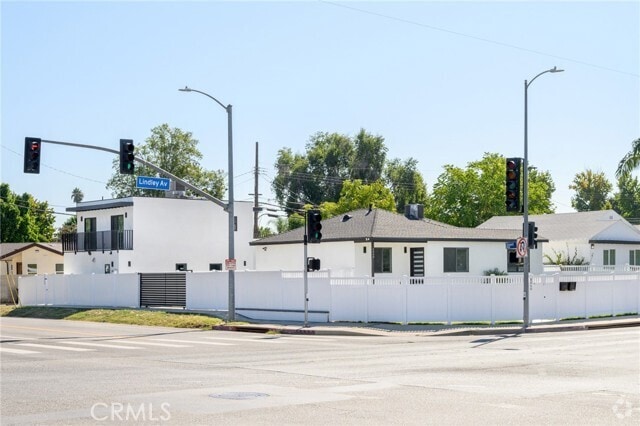 Building Photo - 18060 Oxnard St Rental