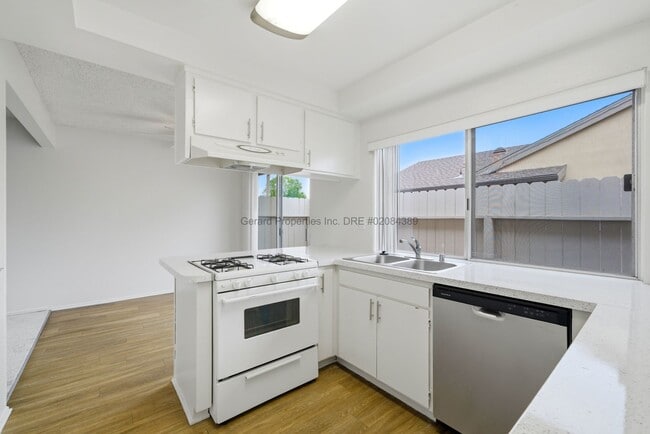 Photo - SPACIOUS, GREAT LOCATION, BALCONY, PRIVATE GARAGE Unit #C
