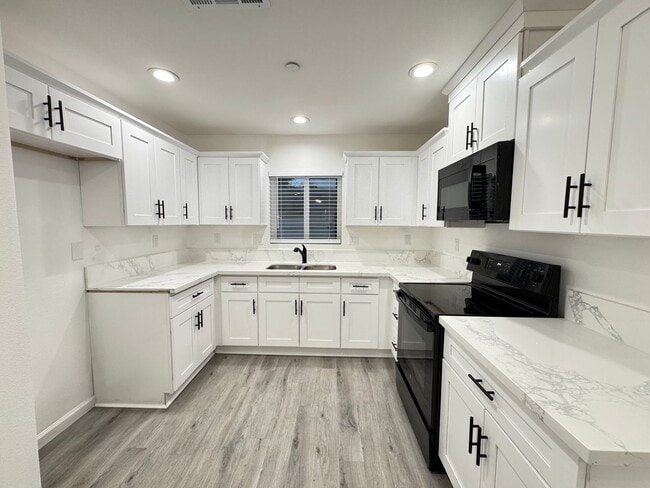 Building Photo - Stunning 2Bd/2Ba New Build in Riverside!
