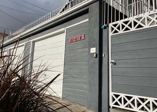 Photo - 2151 Kent St
