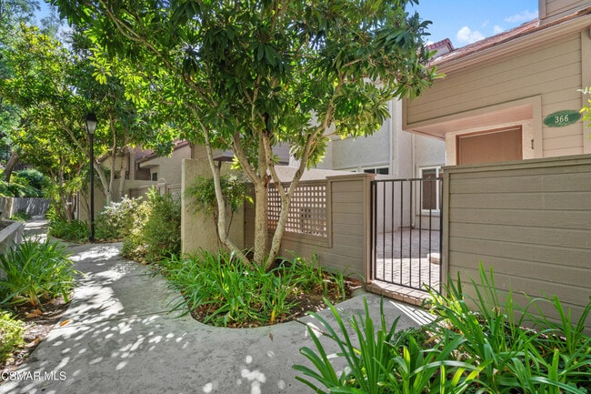 Building Photo - 366 Via Colinas Rental
