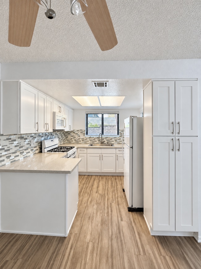 Photo - 8320 Vineyard Ave