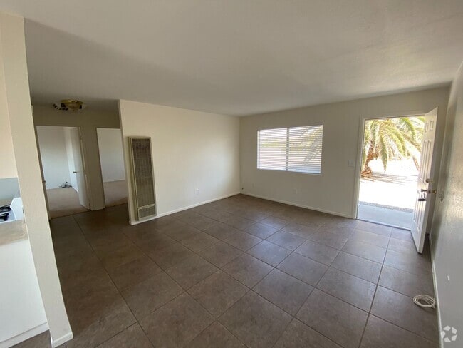 Building Photo - Plaza-61923 Unit C Rental