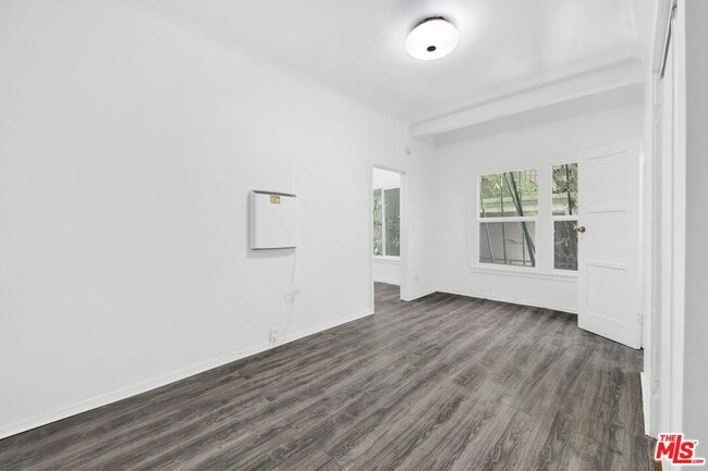 Building Photo - 225 E Garfield Ave Unit 207