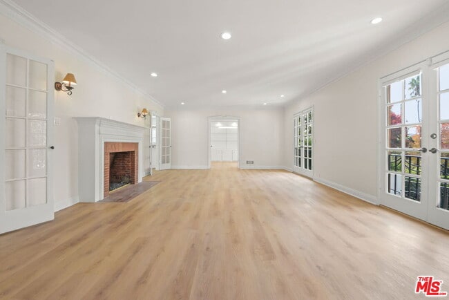 Photo - 500 Warner Ave