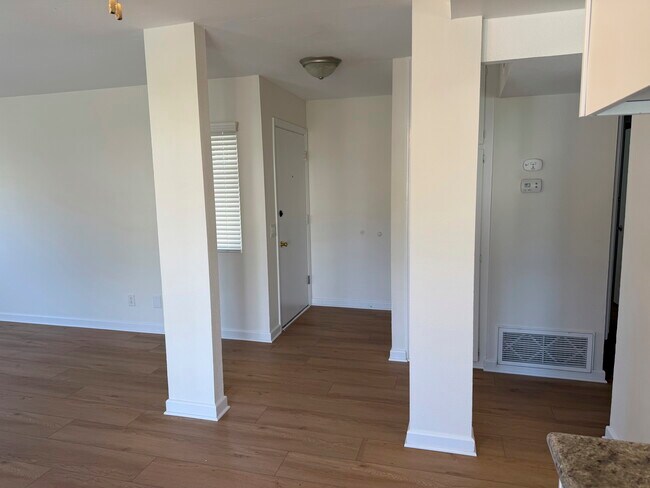 Entry way - 247 Alestar St Unit 4