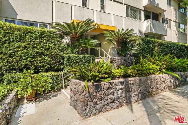 Photo - 1525 Hayworth Ave Unit 302