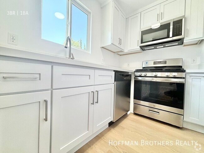 Building Photo - 327 S Ave 59 Unit 2A Rental