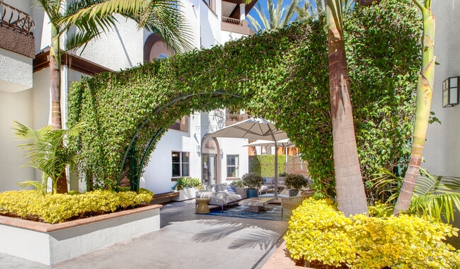 Get transported into relaxation mode at your community courtyard - Palazzo East Apartments