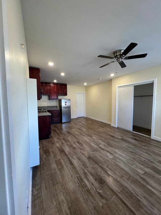 Photo - 327 W D St Unit 327.5