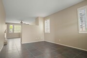 Photo - Beautiful 3 Bedroom in Eastlake Vistas House