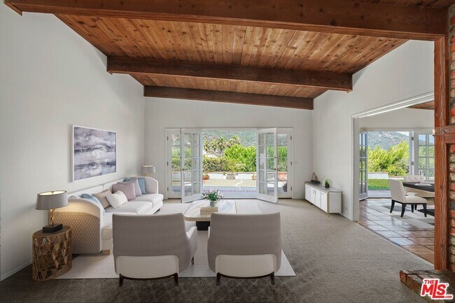 Photo - 1312 Duende Ln