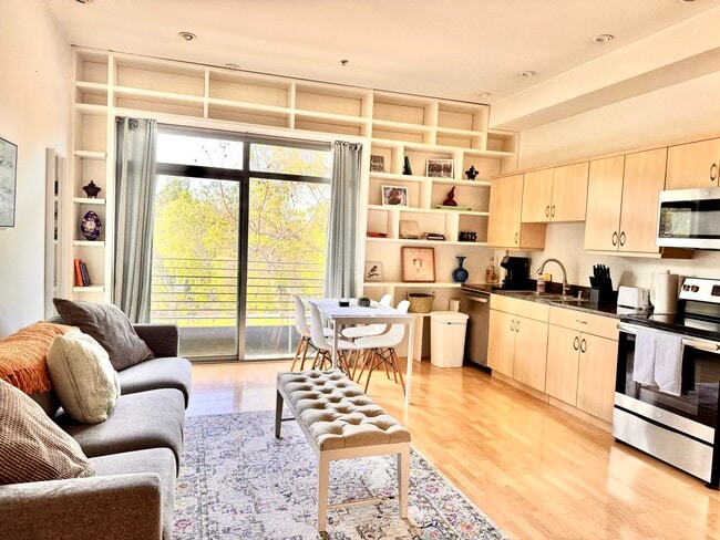 Building Photo - 889 Date St