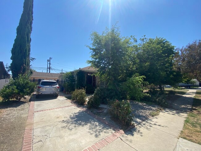 Photo - 19622 Bassett St