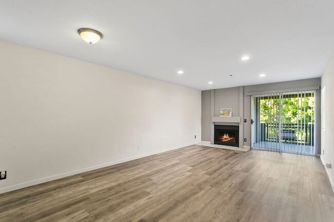 Photo - 430 Lake St Unit 202