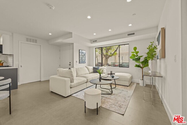 Photo - 1221 N Detroit St Unit 4