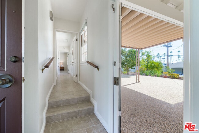 Photo - 100 E Kenneth Rd