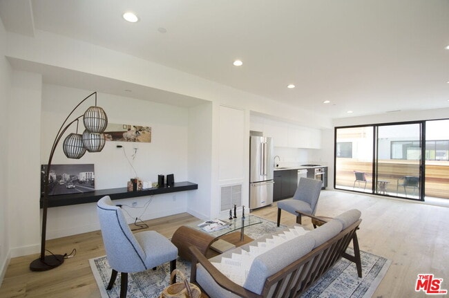 Photo - 860 S Wilton Pl