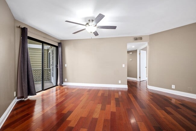 Photo - 7 Oak Spring Ln