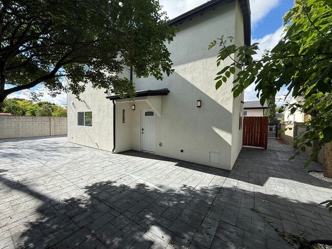 Building Photo - Bassett Properties Unit 16916