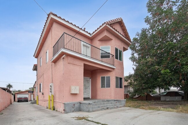 Photo - 635 W 53rd St Apartments Unit 1 . 2