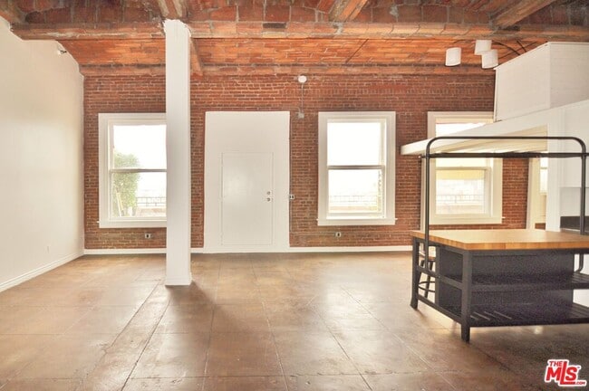 Photo - 215 W 7th St Unit 1404