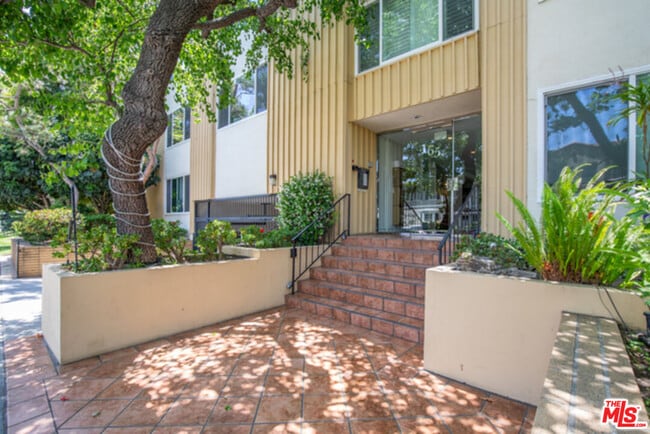 Photo - 165 N Swall Dr Unit 204