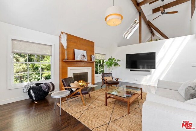Photo - 8926 Wonderland Ave