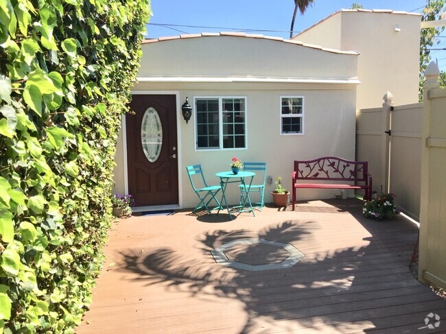 Building Photo - 1348 S Curson Ave Unit 1348 S Curson Ave. Rental