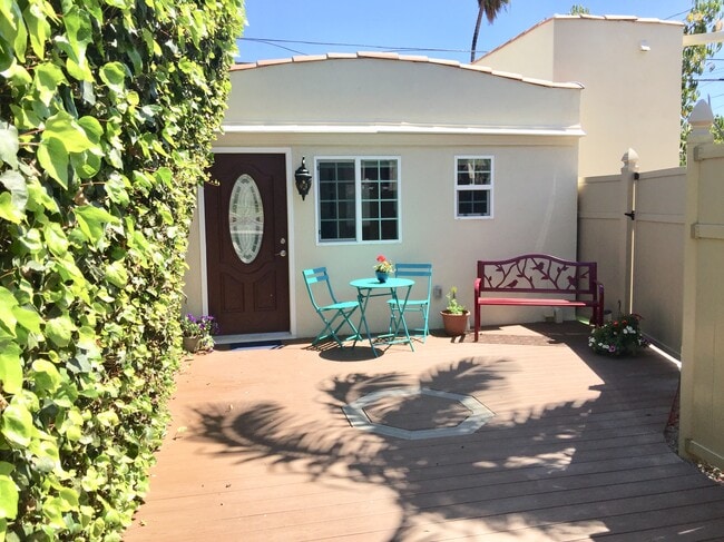 Front patio - 1348 S Curson Ave House Unit 1348 S Curson Ave.