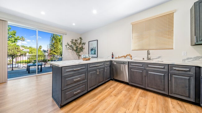 Photo - 17154 Chatsworth St