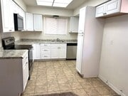 Photo - 915 Malaga Pl