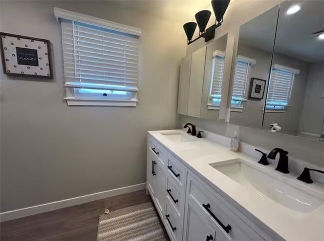 Photo - 181 N Waverly St