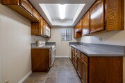 2BR, 2BA - 1,000SF - 515 East Elmwood Ave Apartments