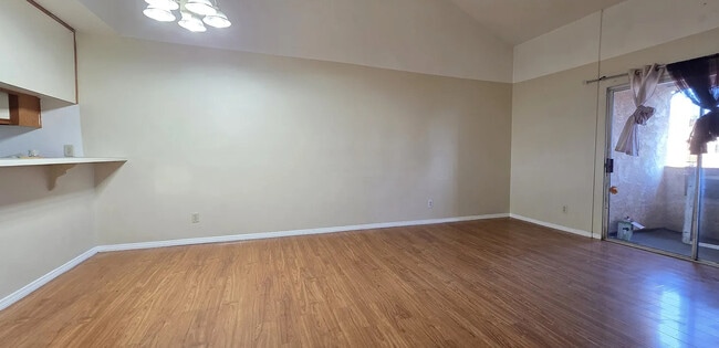 Living room - 1026 Saint Louis Ave