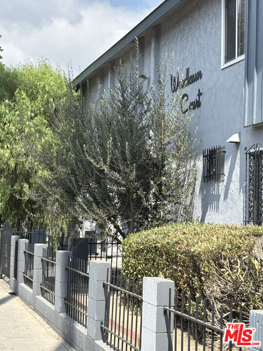 Building Photo - 4252 Woodlawn Ave Unit 1