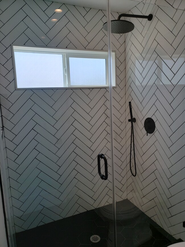 Master Bathroom - 3425 Edgehill Dr Townhome