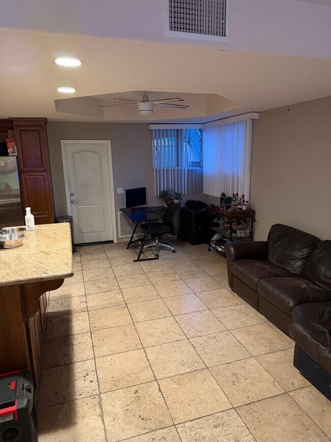 Computer table in Kitchen with xtra seating - 3958 Lamont St