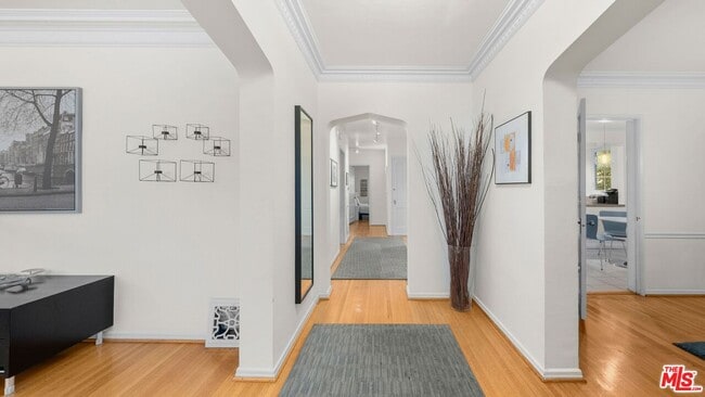 Photo - 434 N Genesee Ave