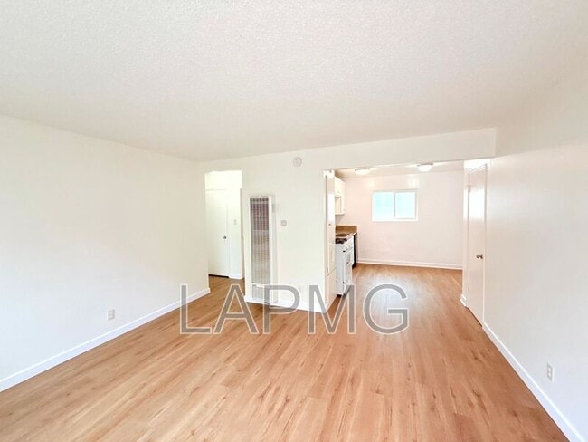 Building Photo - 169 W 42nd St