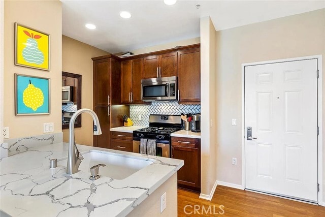 Photo - 1464 Scholarship